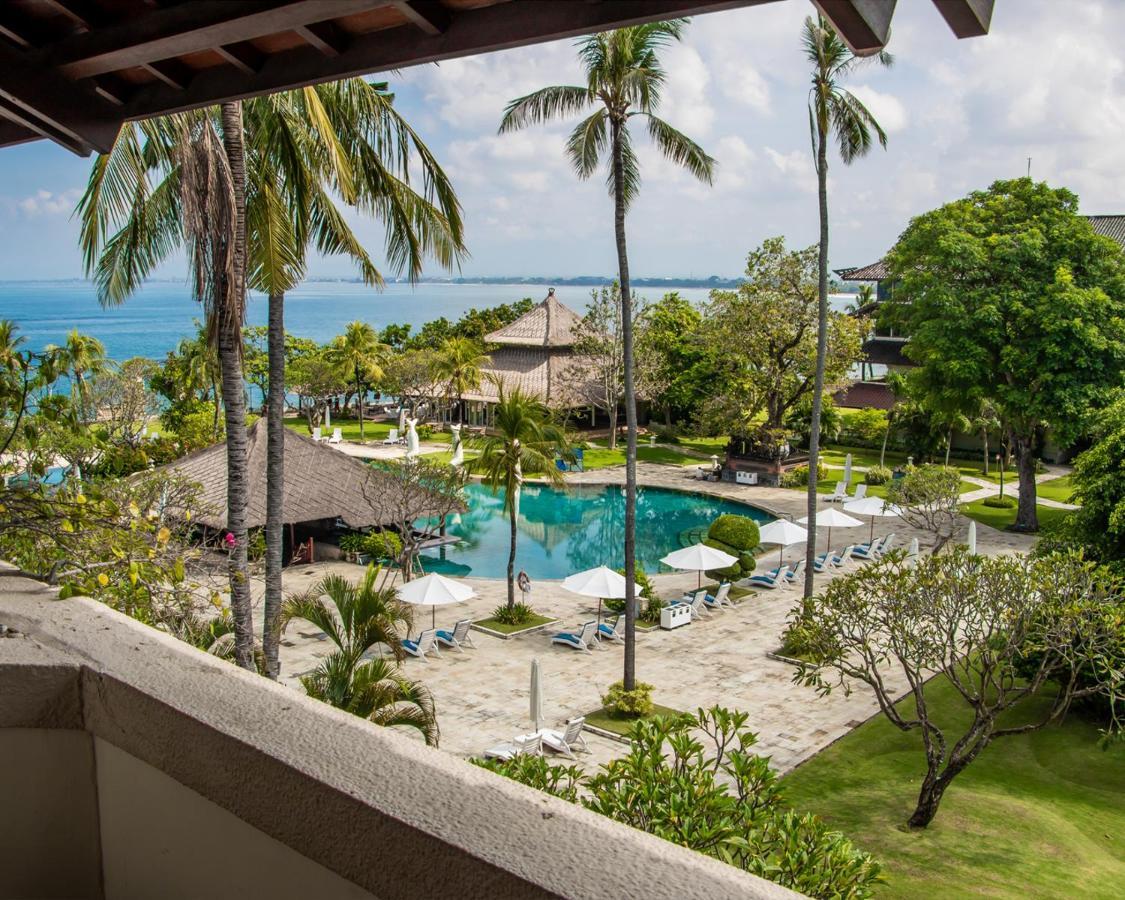 Discovery Kartika Plaza Hotel Kuta Lombok Exteriér fotografie The pool at the resort