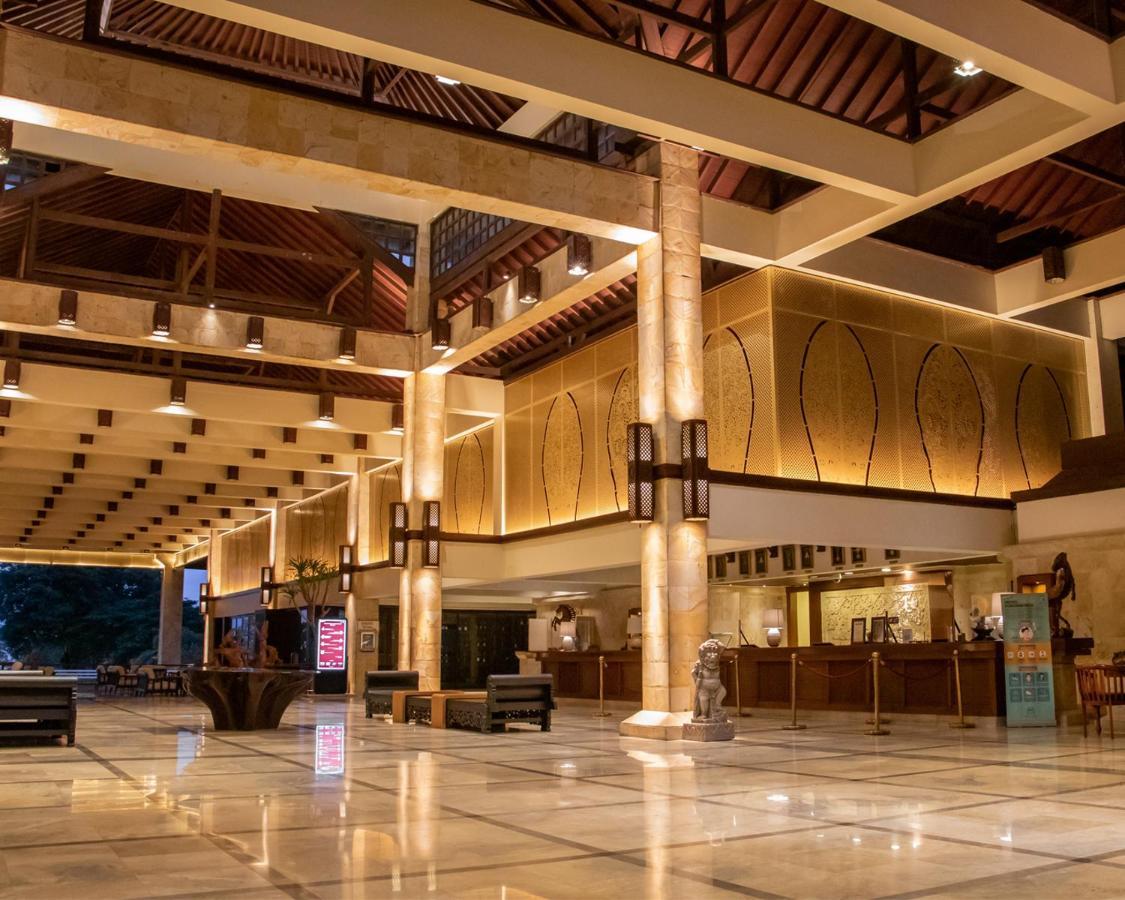 Discovery Kartika Plaza Hotel Kuta Lombok Exteriér fotografie The lobby of the hotel