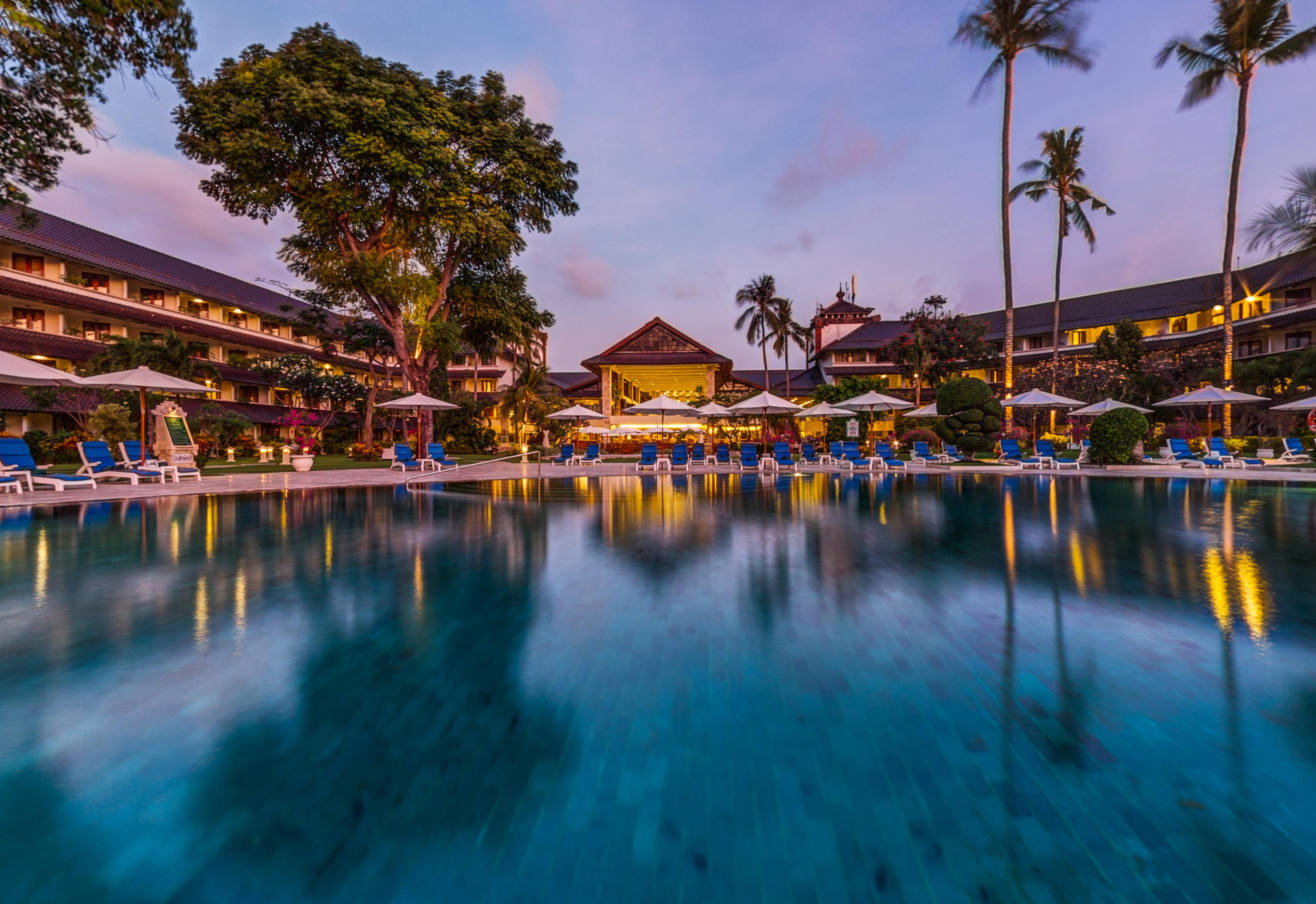 Discovery Kartika Plaza Hotel Kuta Lombok Exteriér fotografie The pool at the Le Méridien Bali Resort & Spa