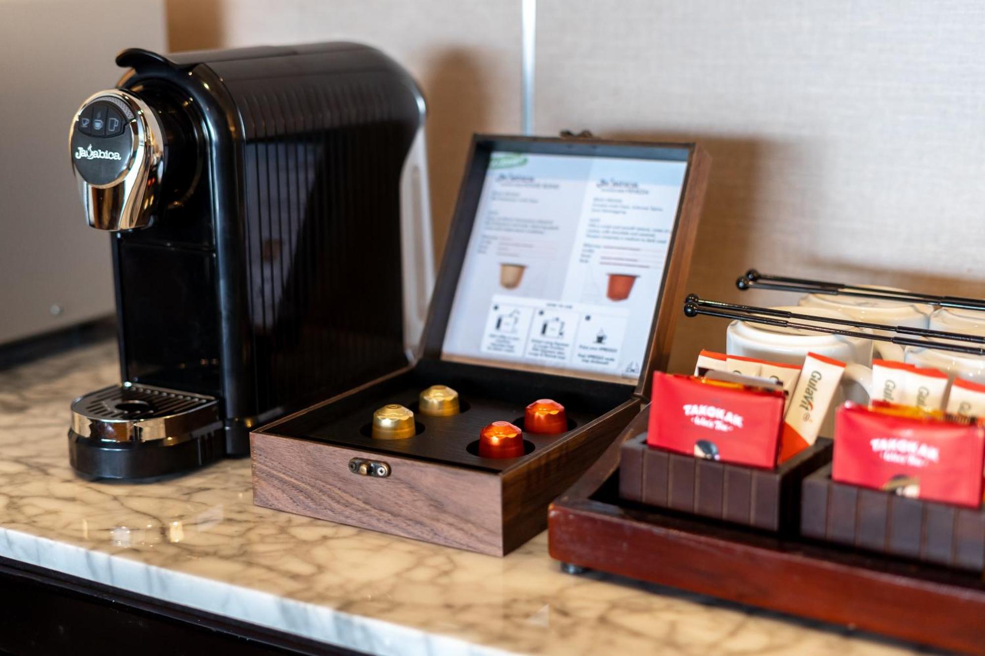Discovery Kartika Plaza Hotel Kuta Lombok Exteriér fotografie A Nespresso coffee machine