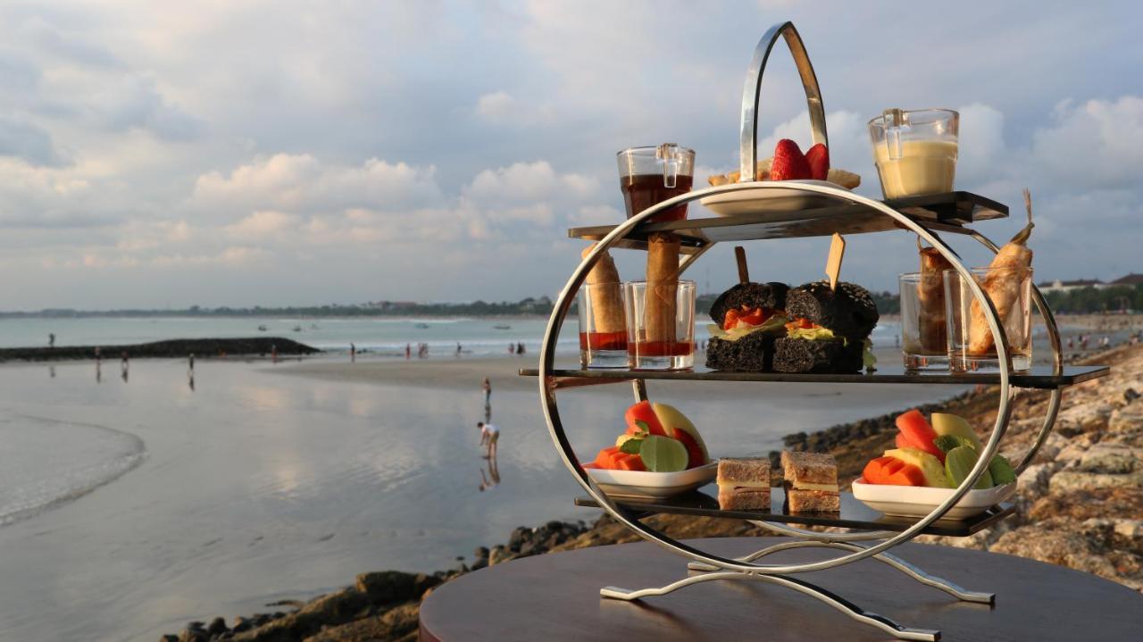Discovery Kartika Plaza Hotel Kuta Lombok Exteriér fotografie Afternoon tea at the beach